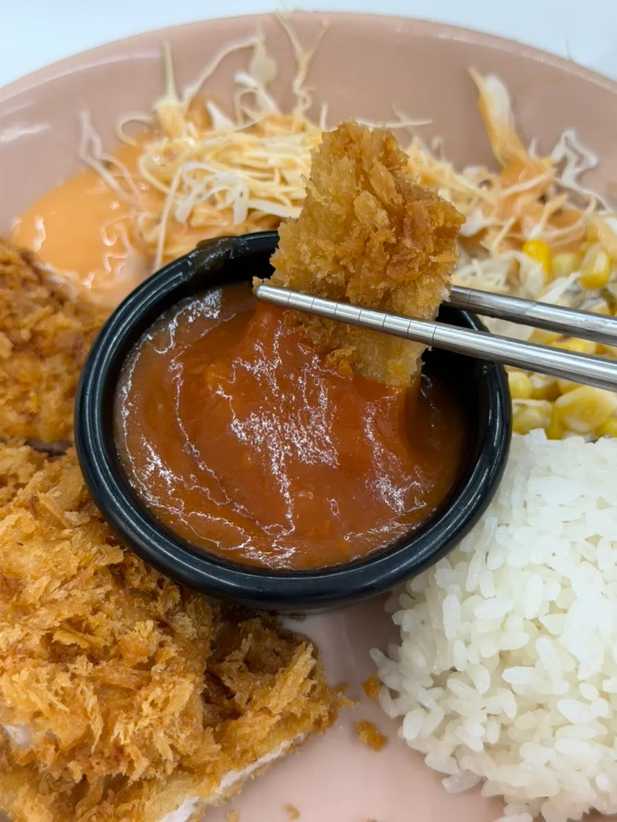어묵꼬치와 만두가 들어간 어묵우동