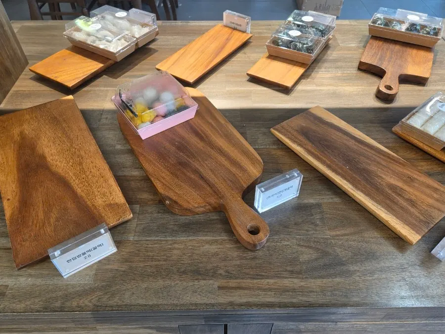 Rice cakes packaged to look like desserts on display