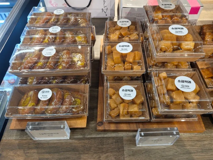 Gift return-rice-cake packages on display
