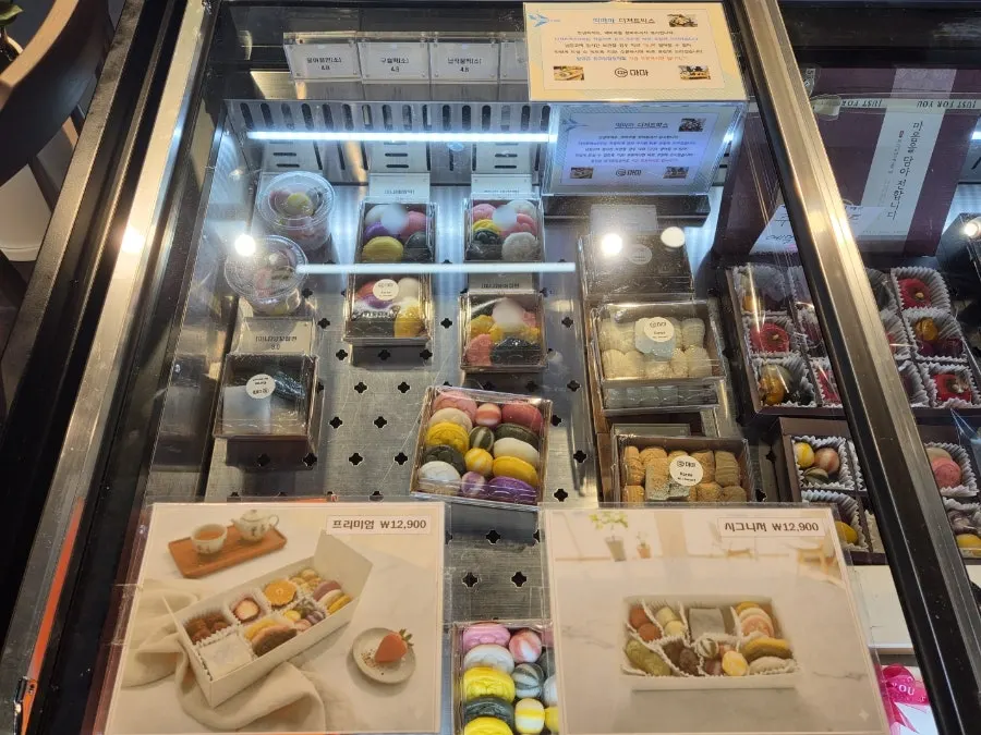 Traditional snacks like yakgwa and hangwa on display