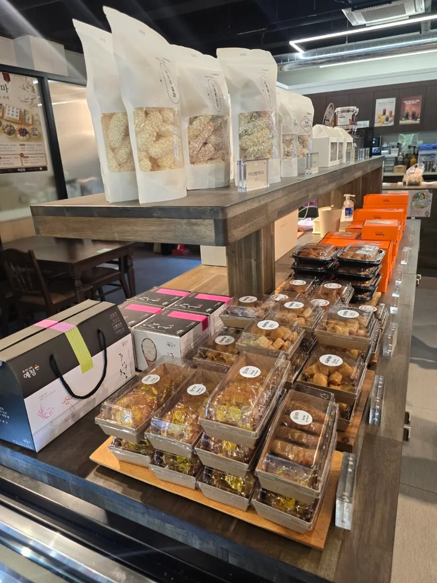 Rice cakes on display while deciding what to pick