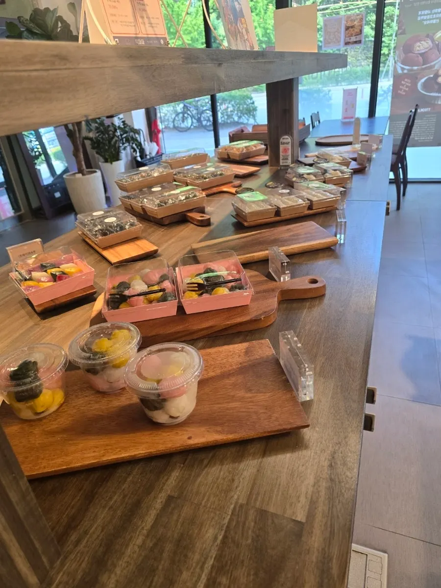 Display counter with rice cakes in varying shapes