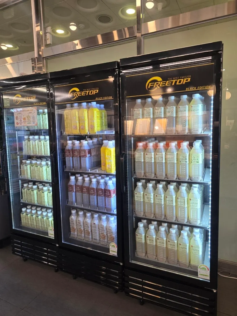 Full view of the rice cake display counter at Tteokmama Cheongju Gaesin Branch