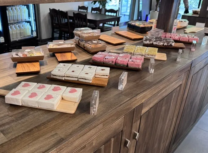 Display space with a variety of rice cakes