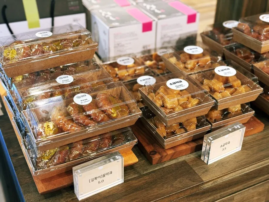 Rice cake display corner inside the store