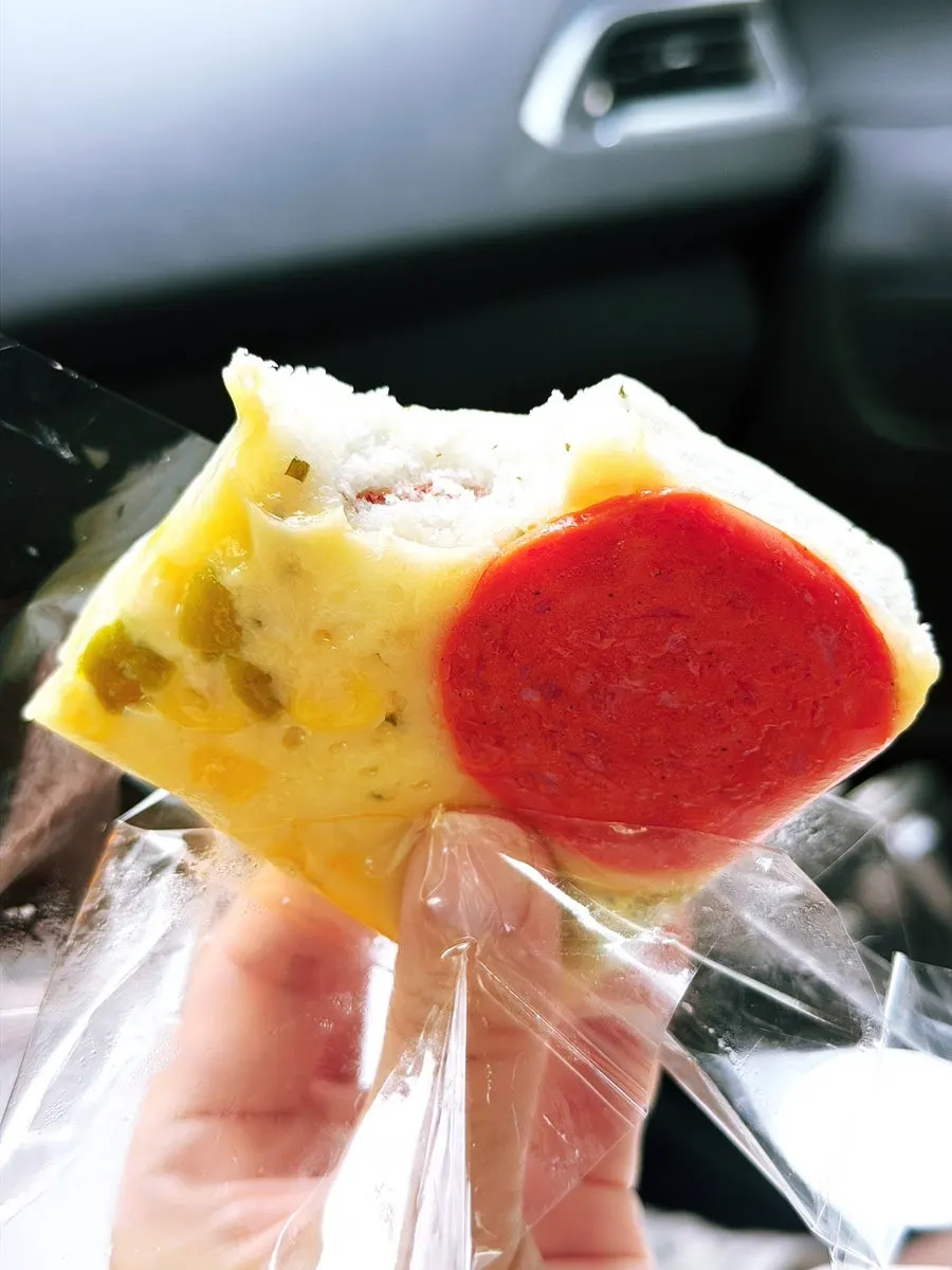 Individually wrapped slice of pizza seolgi