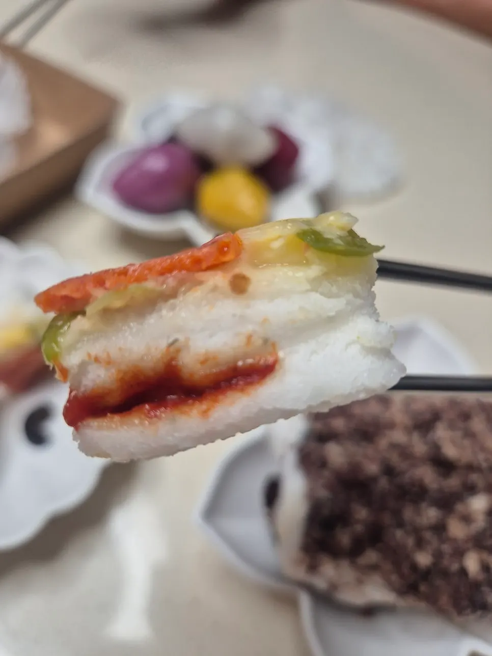 쫄깃한 오색깨송편 단면
