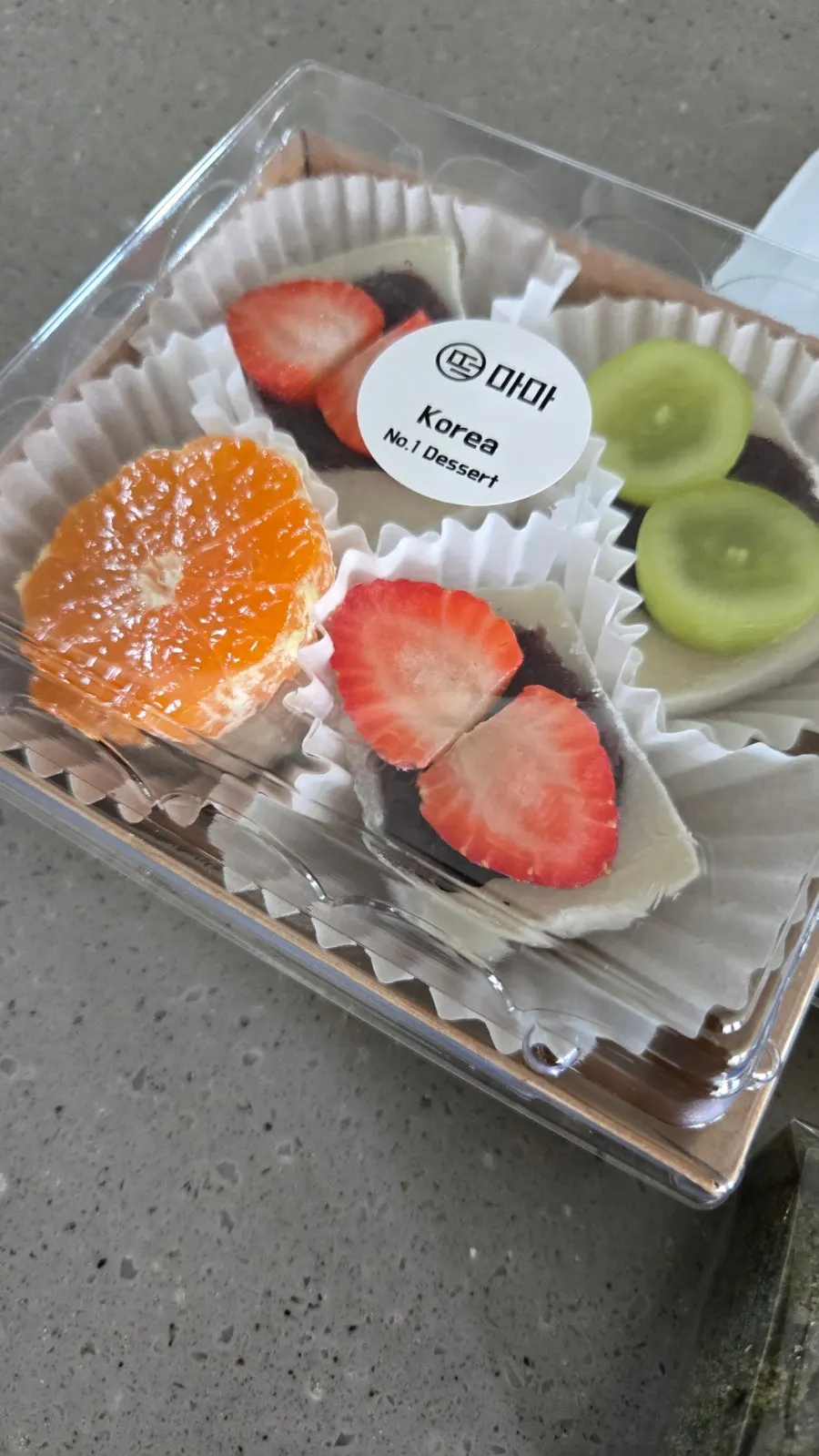 Fruit chapssaltteok set filled with tangerine, strawberry and shine muscat