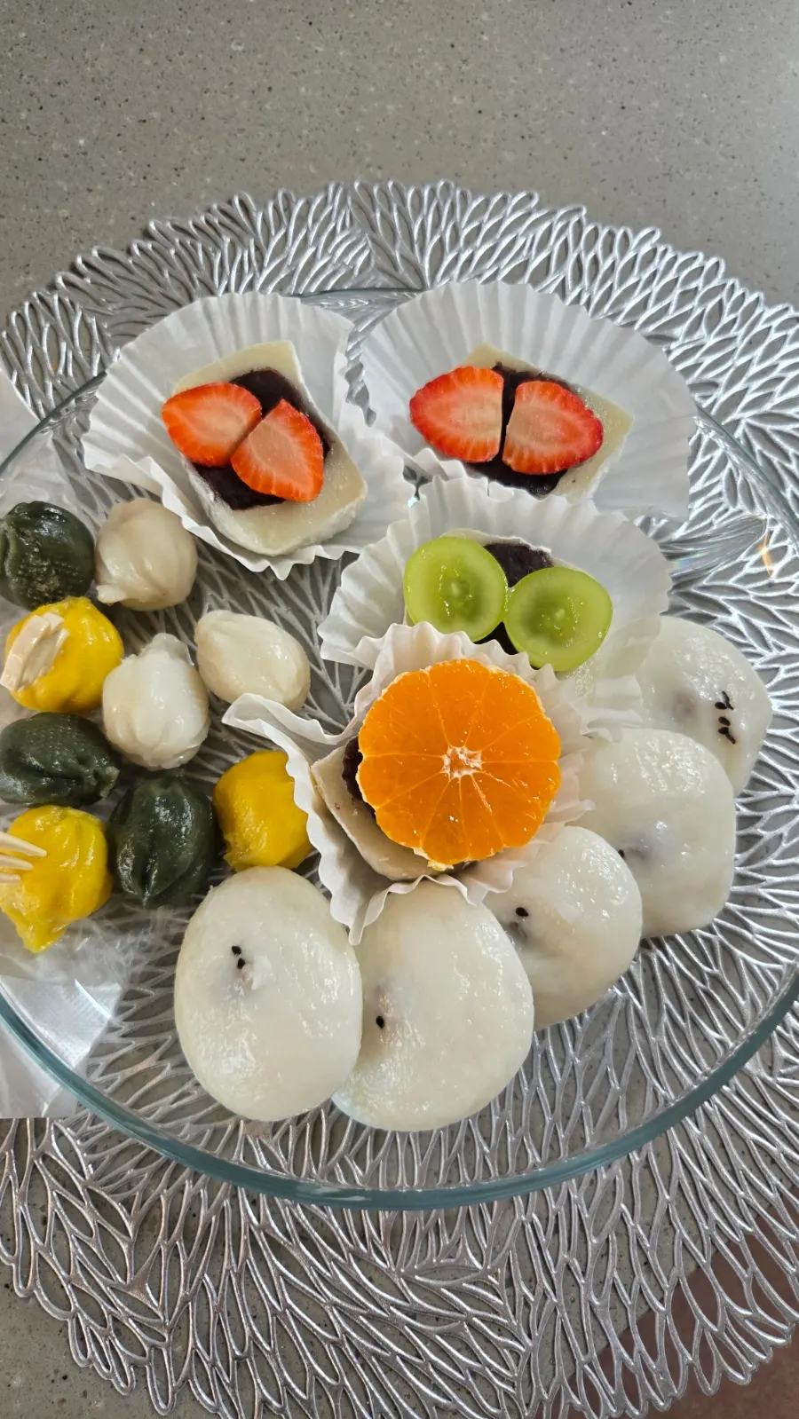 A plate of crispy sareureu yugwa