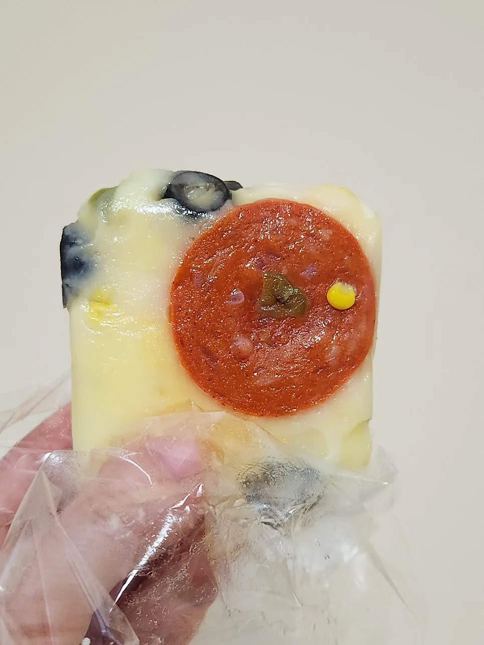 Square pizza seolgi topped with pepperoni