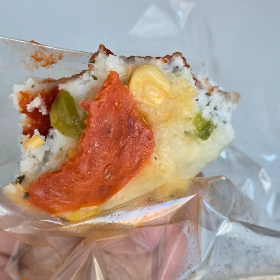 피자 설기 한 개 클로즈업