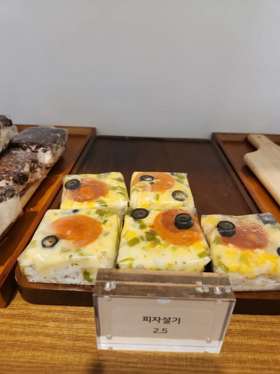 잔기지떡과 오색송편 등 냉동떡 포장