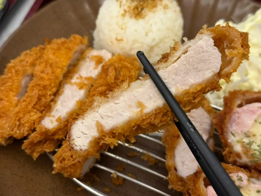 Fresh loin half-and-half cutlet at Kosi Seongsu Branch