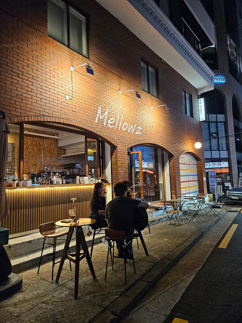 Mellows exterior near Ttukseom Station