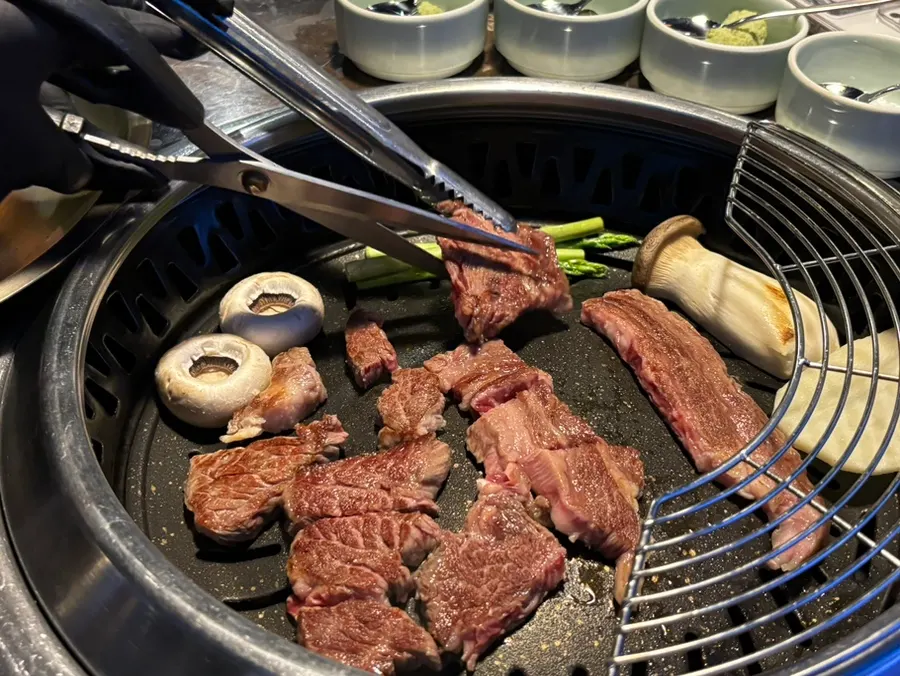 마블정 서버가 직접 굽는 한우 등심