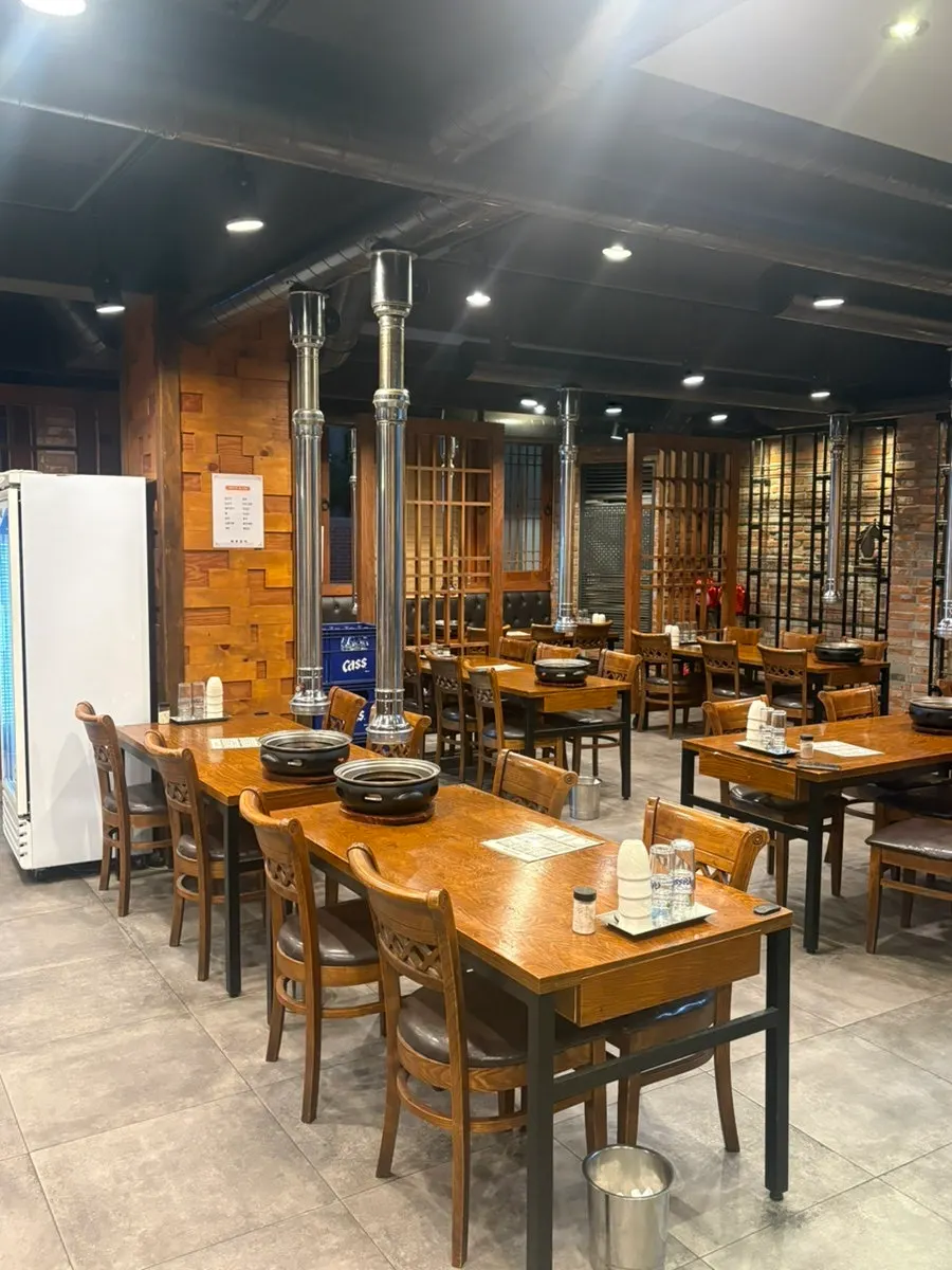 Spacious, pleasant interior of Hwaro Yangmi