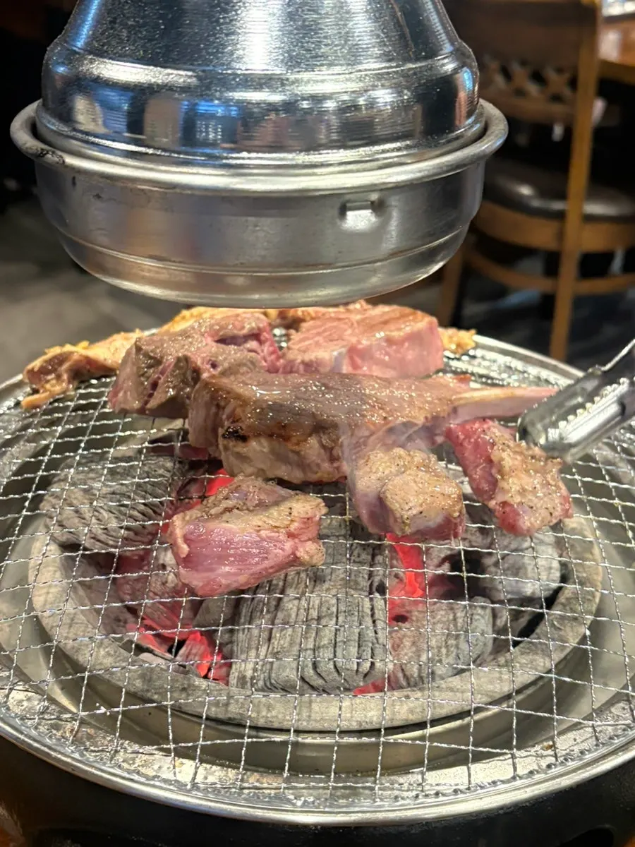 Lamb grilled directly by cut