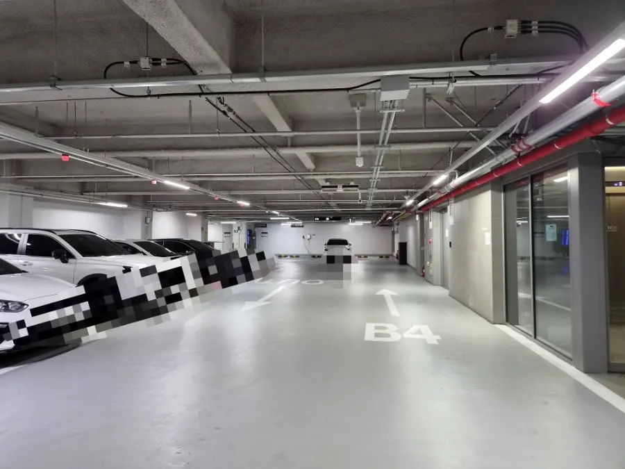 Parking lot near the café