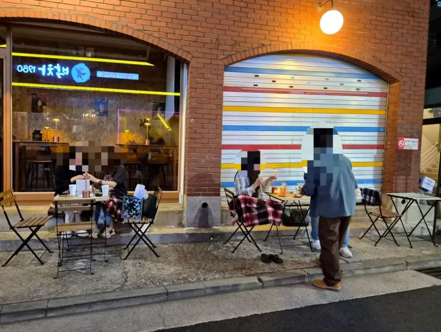 Red-brick-style café exterior