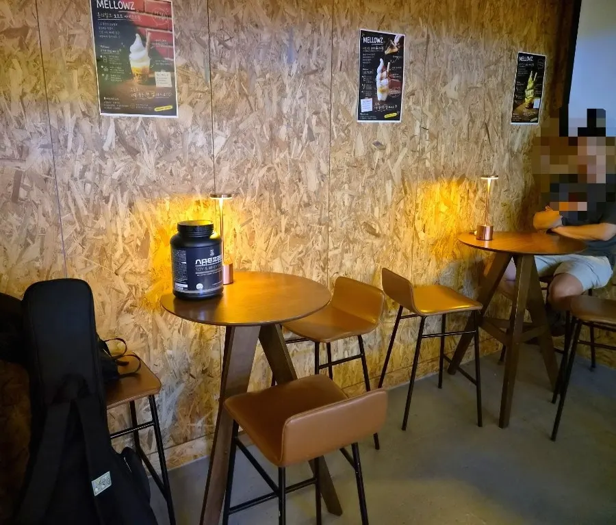 Open counter and preparation area
