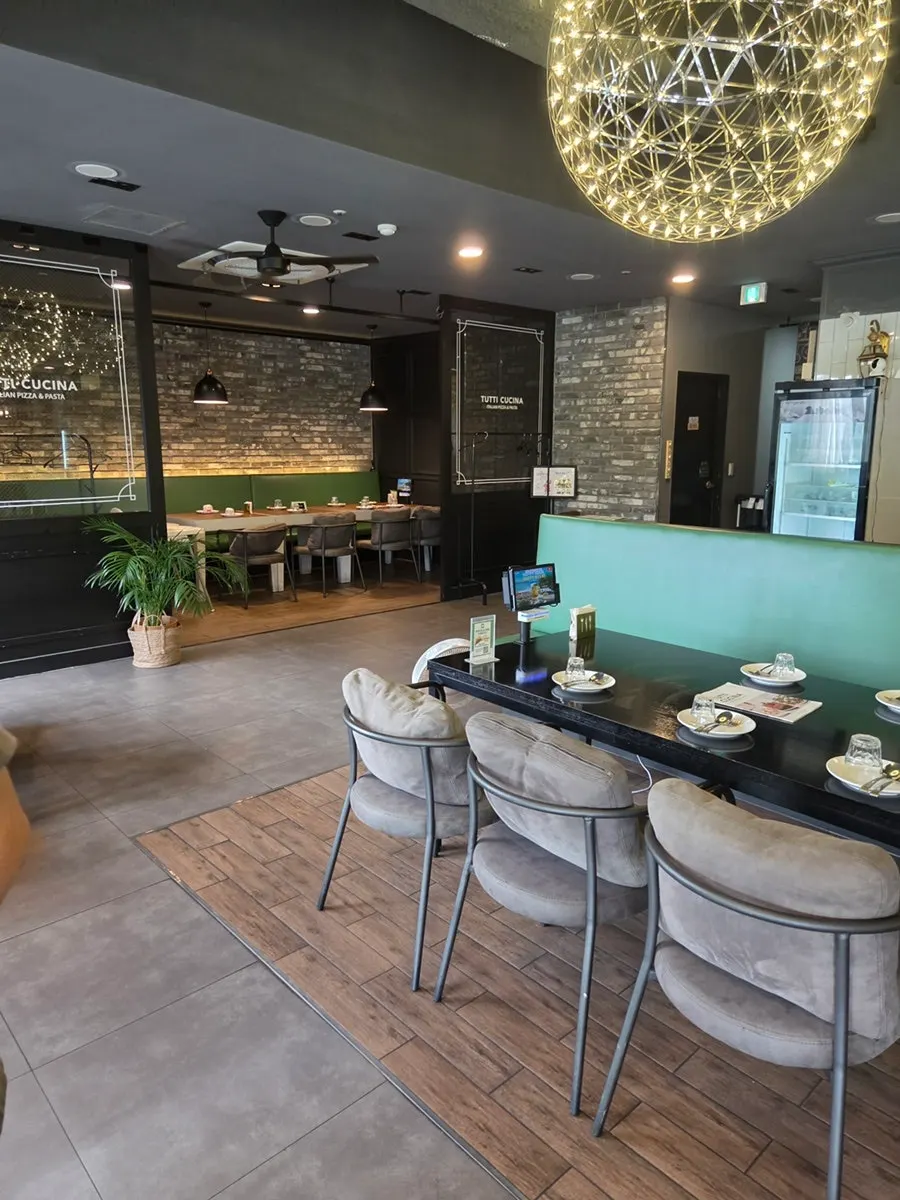 Table seating facing the Ulsan Grand Park view