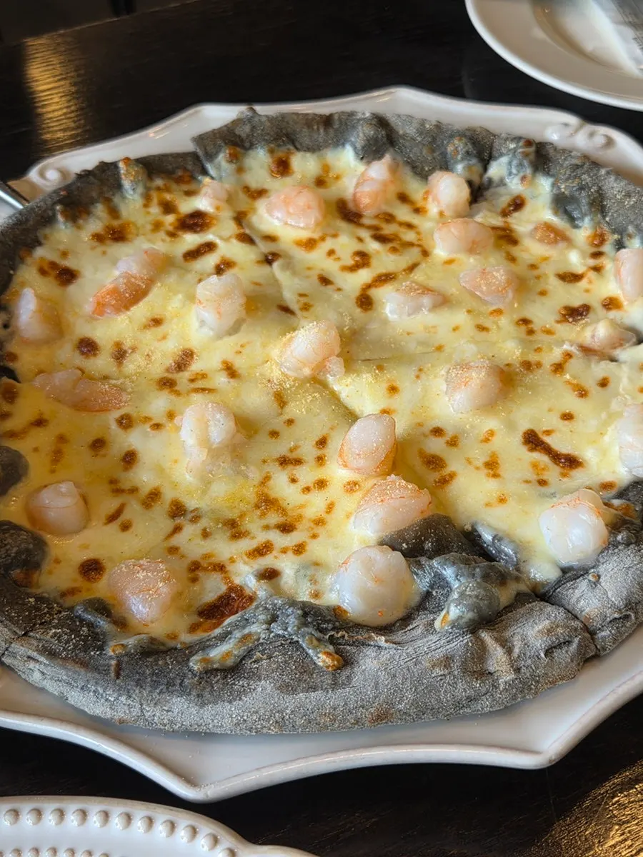 A whole shrimp garlic pizza