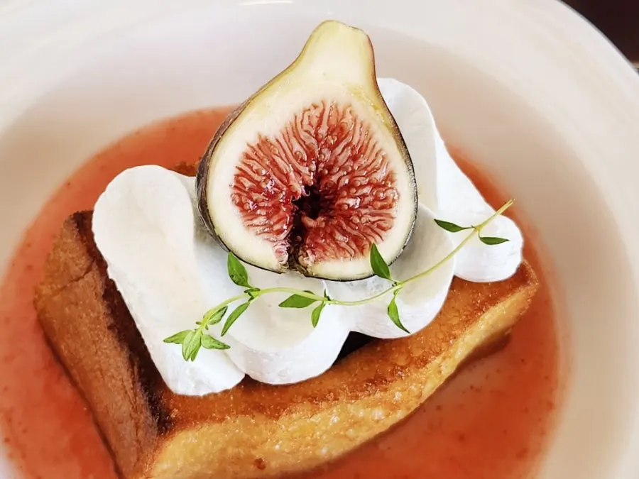 Toast paired with fig-herb purée sauce and Greek yogurt cream