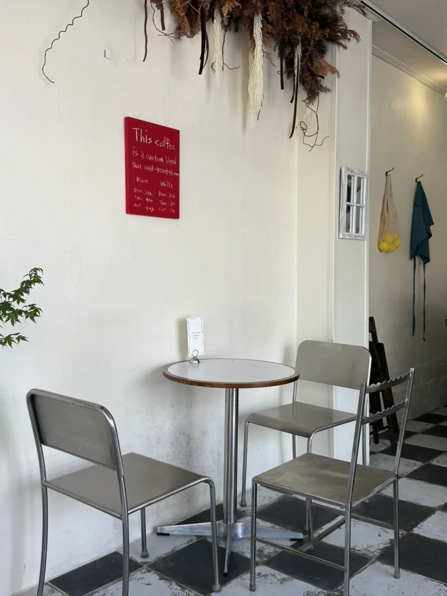 A decorated corner inside Teuwaetmoa Changwon Branch