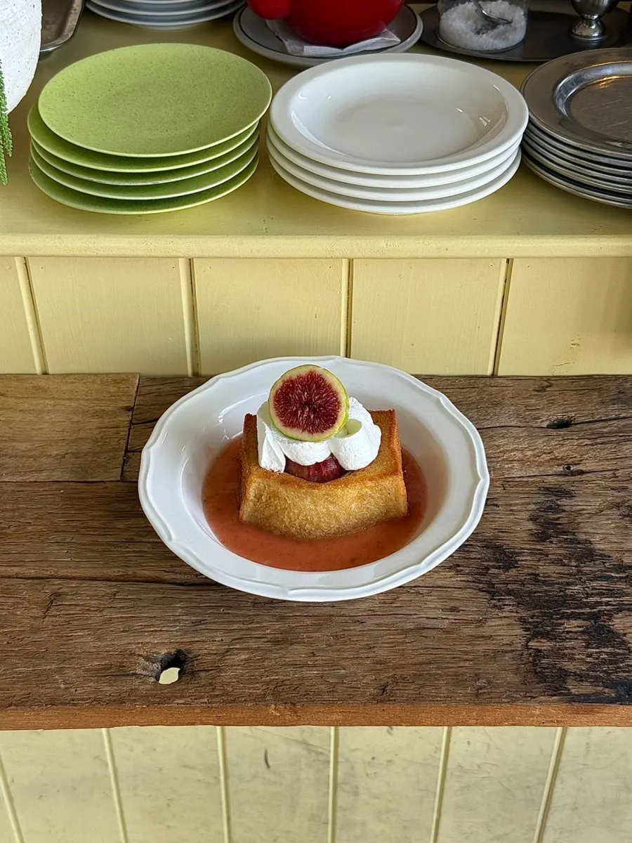 Fig Oji toast topped with Greek yogurt cream