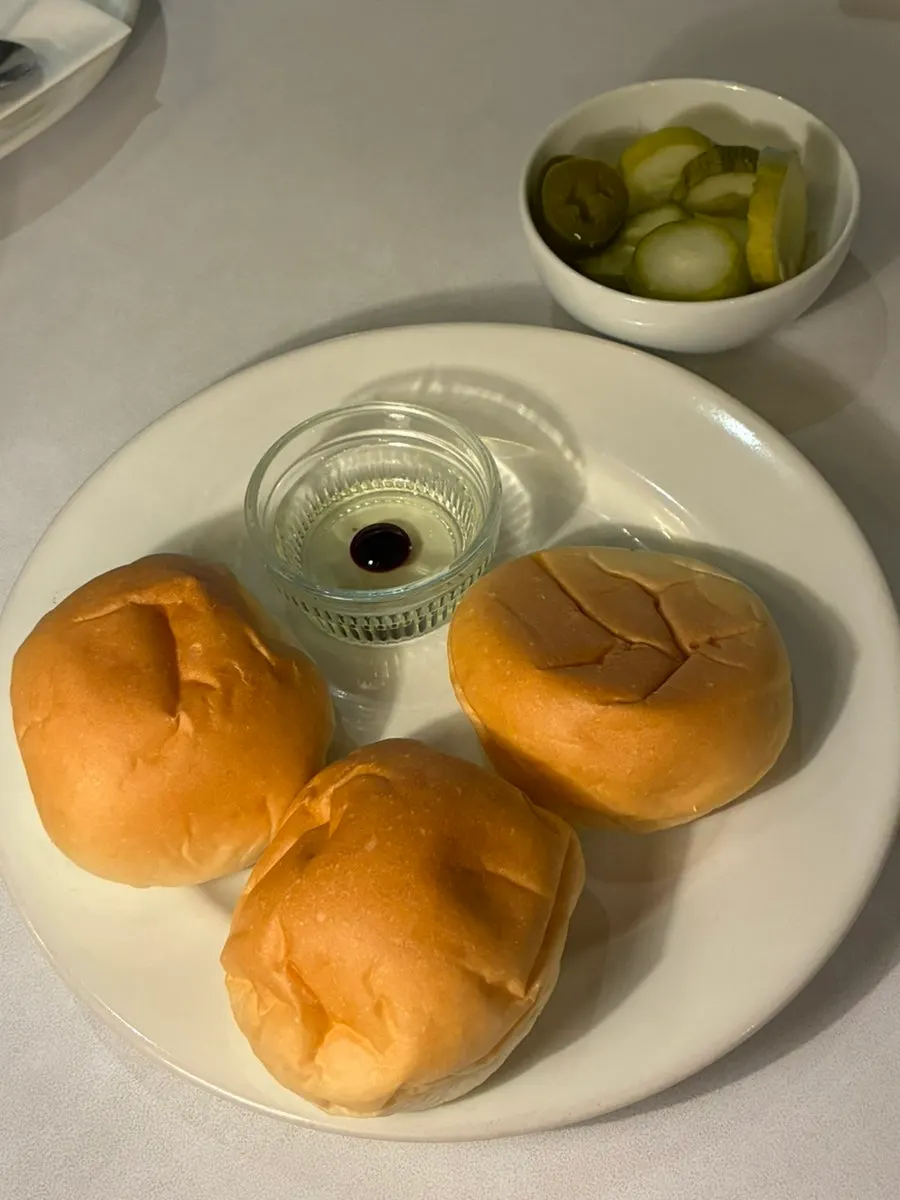 식전빵 모닝빵과 올리브오일 발사믹 식초