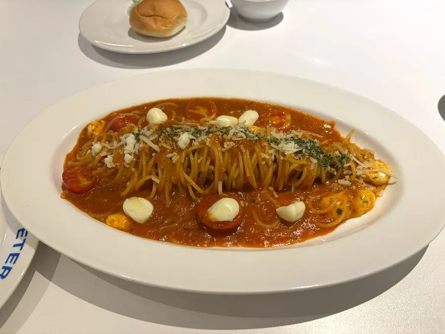 보코치니 치즈 토마토 파스타