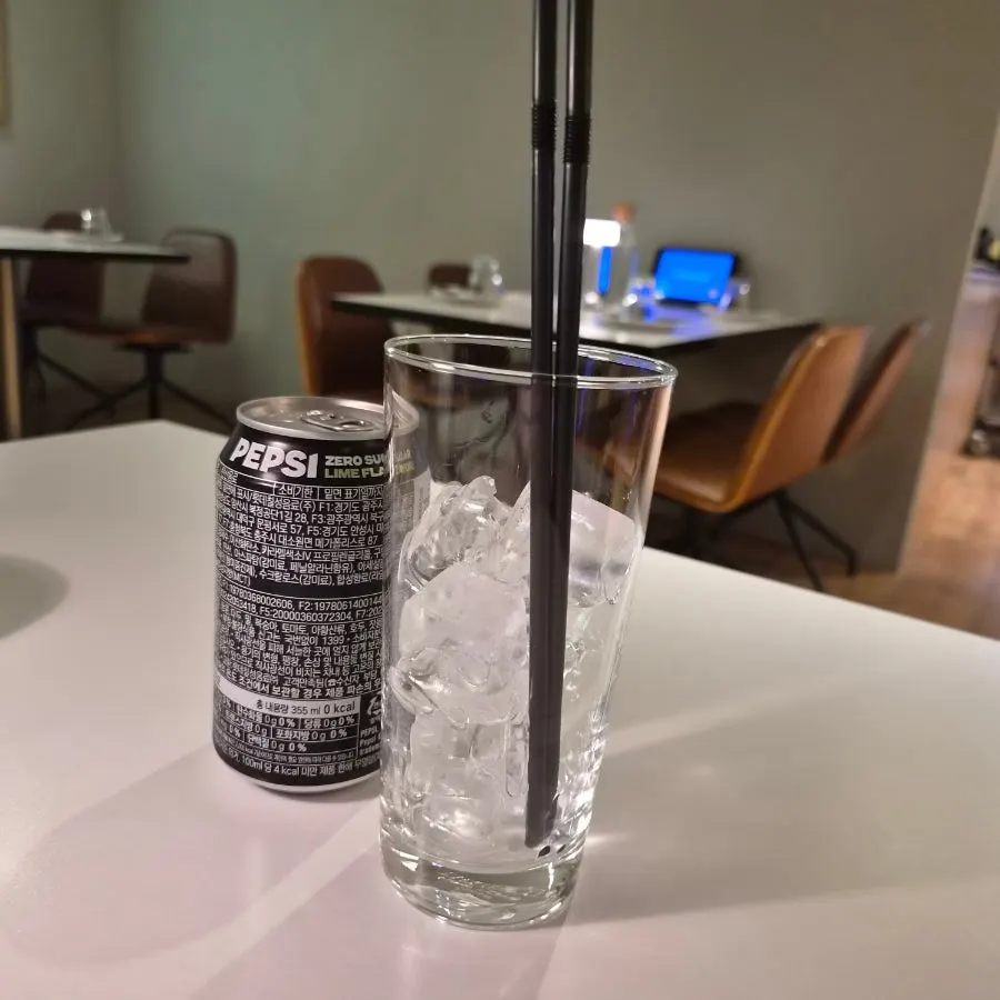 식전빵과 함께 서빙된 제로 콜라