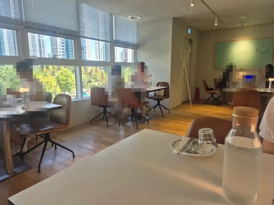Passageway in front of Two Find Peter Incheon Nonhyeon Branch