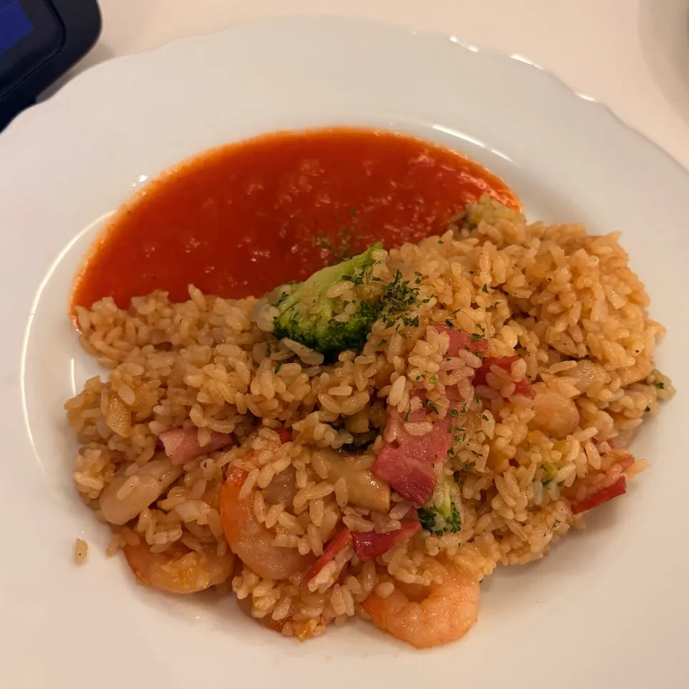 Close-up of pilaf with shrimp, broccoli, and bacon