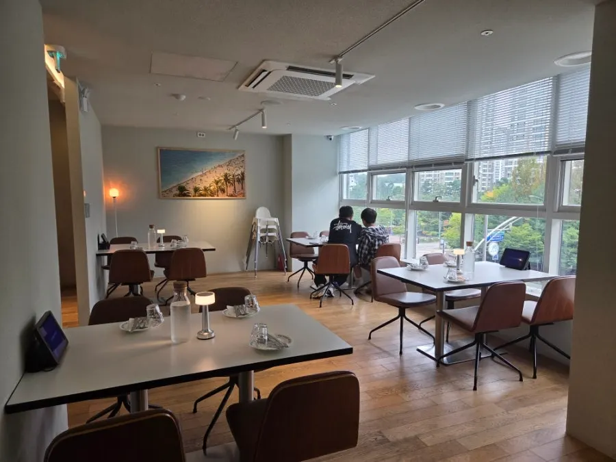 Seating layout at Two Find Peter Incheon Nonhyeon Branch