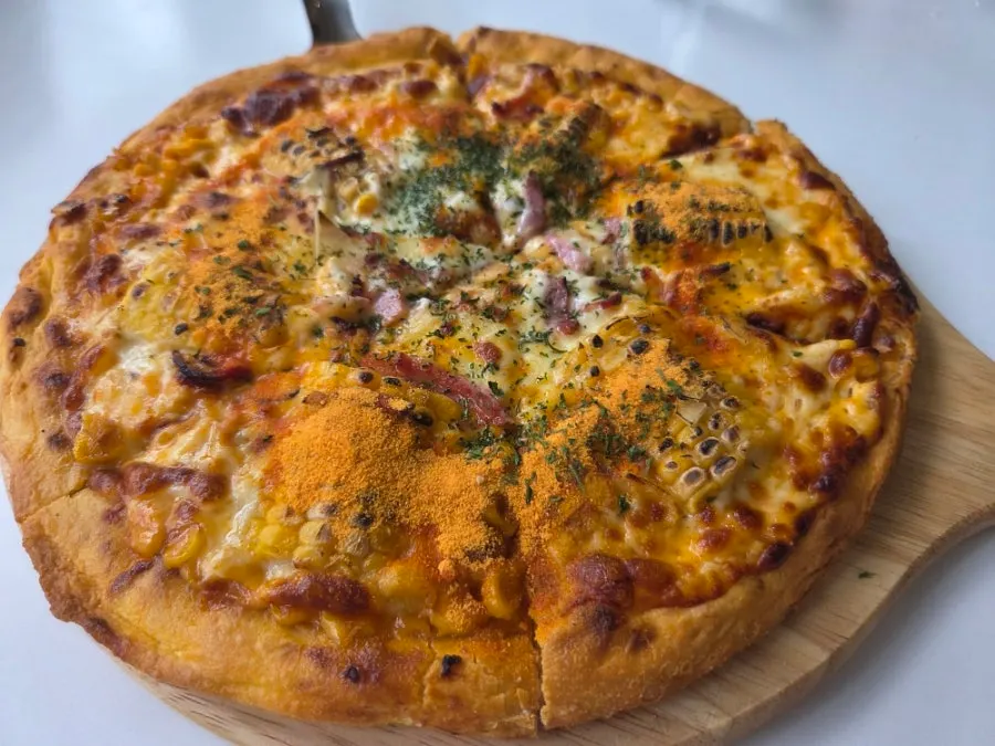 A freshly served whole corn pizza