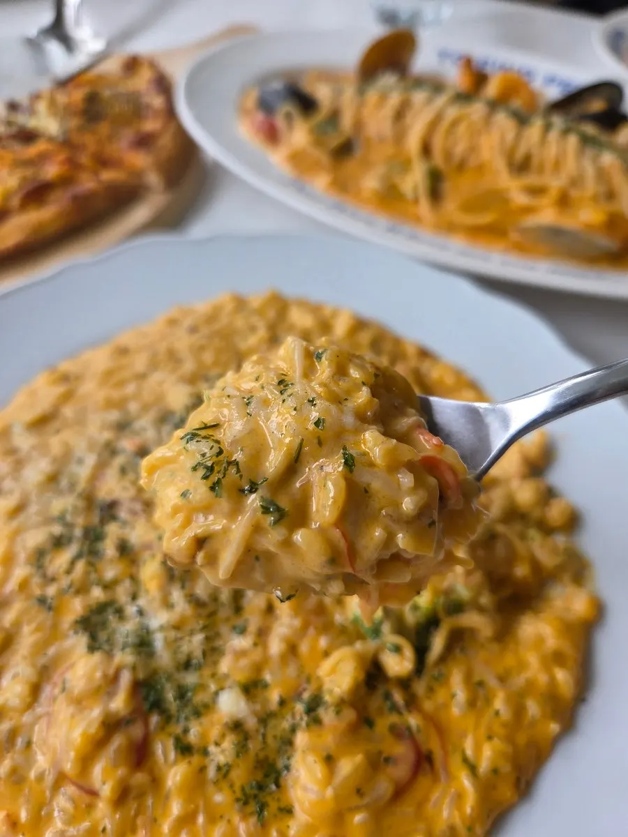 Spicy cream risotto with crab meat
