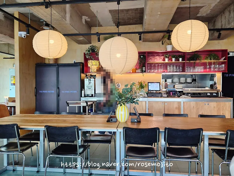 4-person table seating at Two Find Peter Sadang Branch