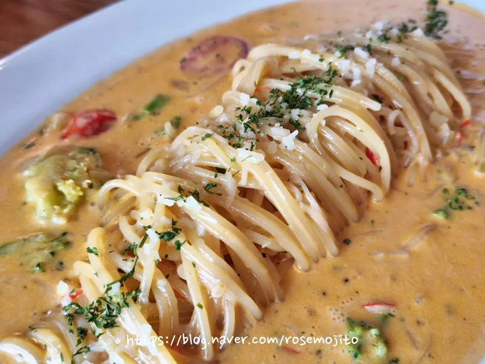 Close-up of the pasta with rosé sauce and crab meat