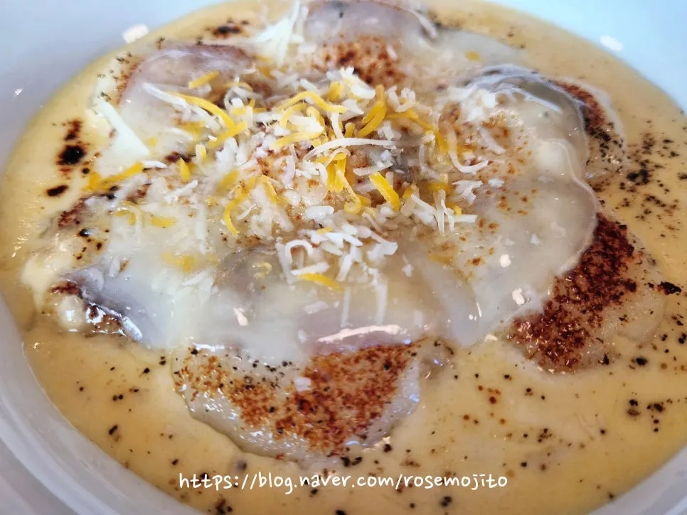 Cheese sauce stretching over the quattro cheese gnocchi