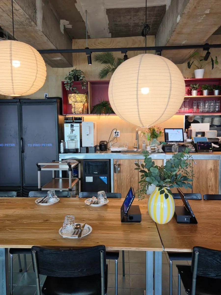 Modern interior of the Two Find Peter Seoul Sadang Branch dining hall