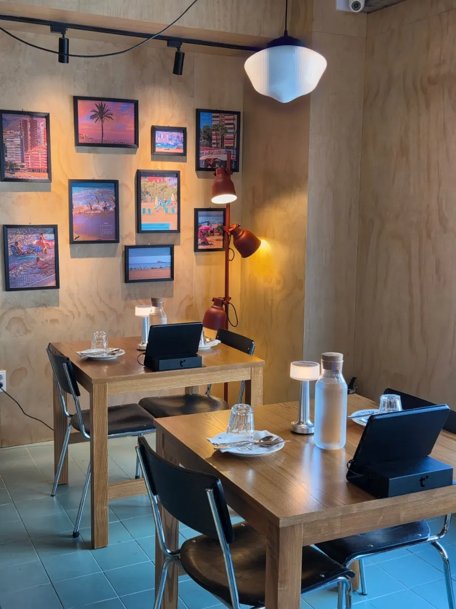 Window-side seating atmosphere at Two Find Peter Seoul Sadang Branch