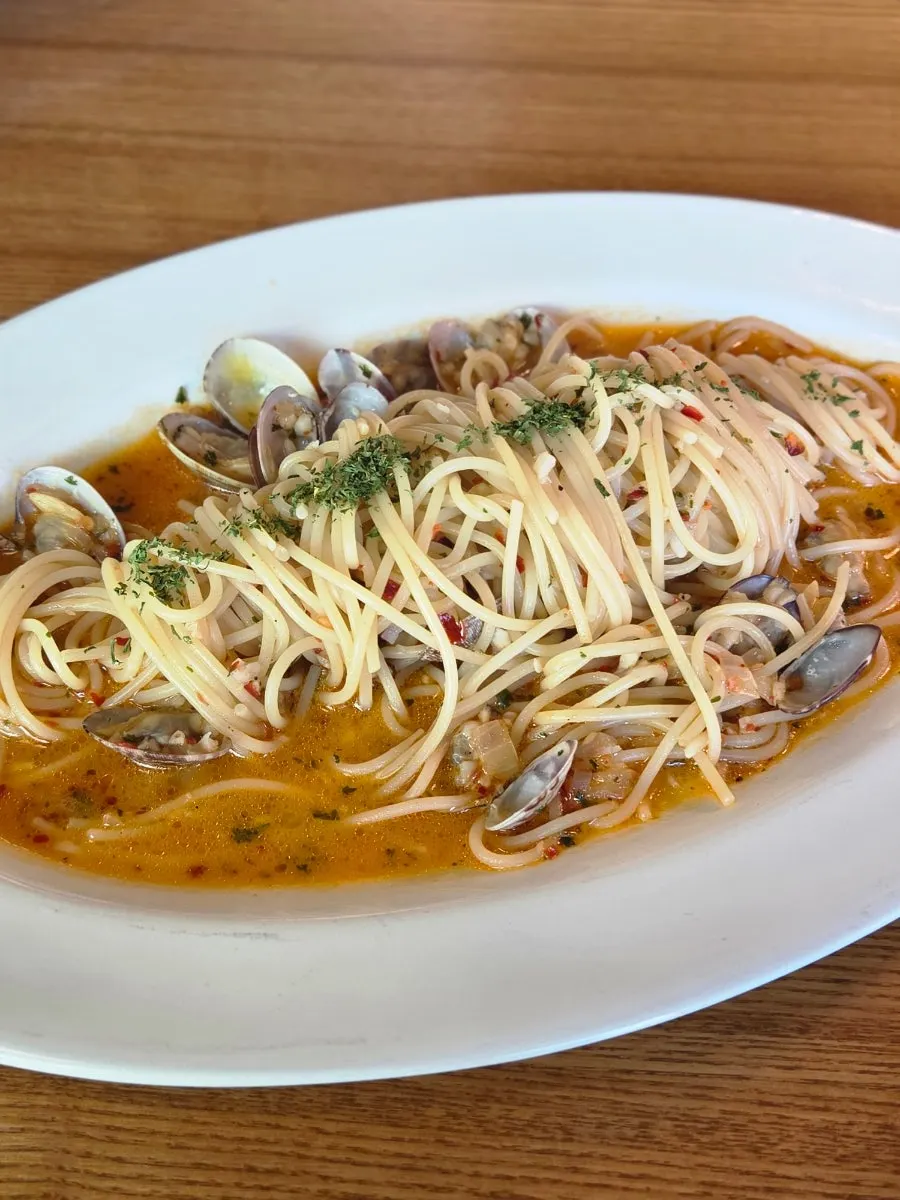 A plate of vongole pasta topped with clams