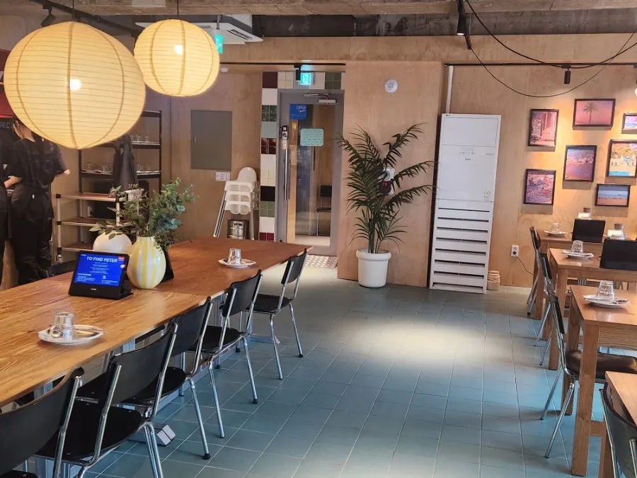 Clean-vibe seating inside Two Find Peter Seoul Sadang Branch