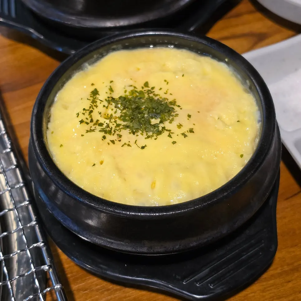 뚝배기에 담겨 나온 기본 계란찜