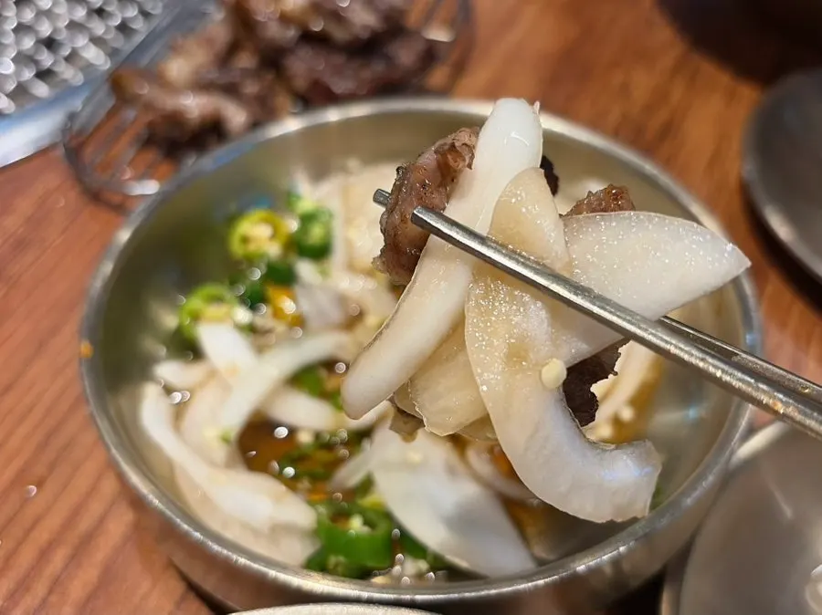 Special onion sauce made with raw onion and cheongyang chili