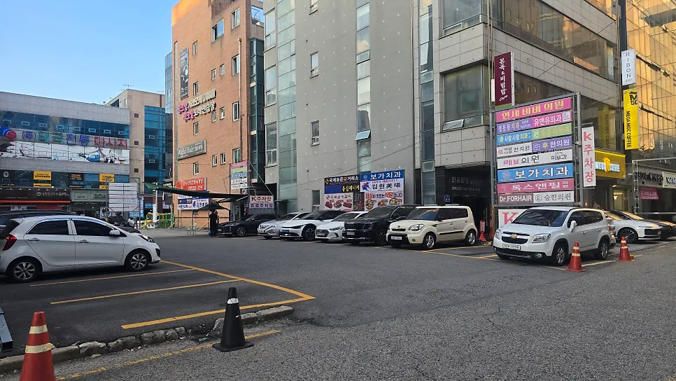 Exterior of Ubookgeum Saenggalbi Seosin Branch on the main Ongoeul-ro road