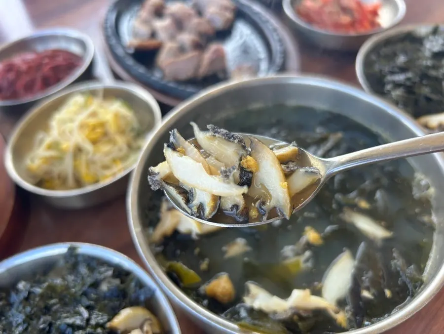 전복이 들어간 전복 성게 미역국