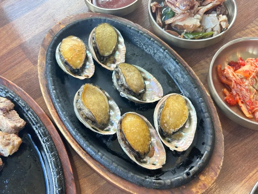 세트에 포함된 전복버터구이 6미