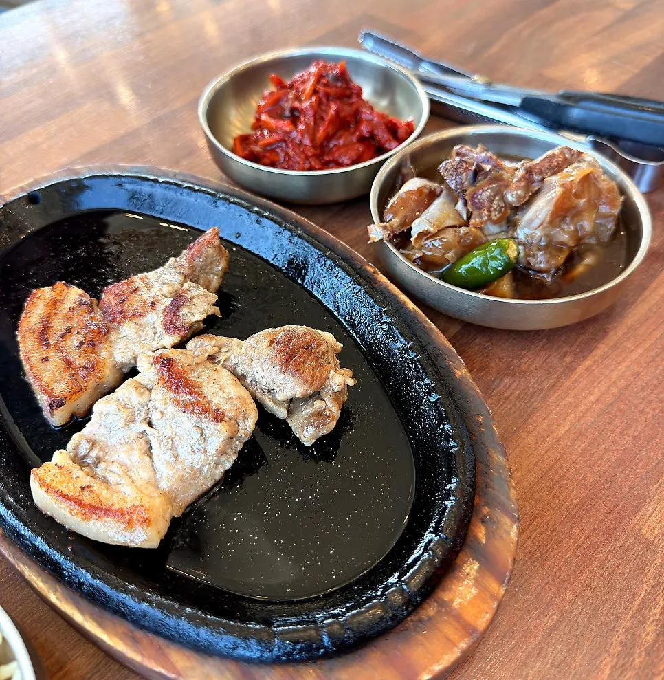Black pork sanjeok served on a stone plate